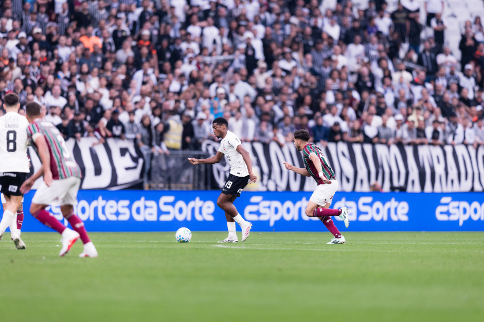 André Luiz no Corinthians volta a ser titular após lesão