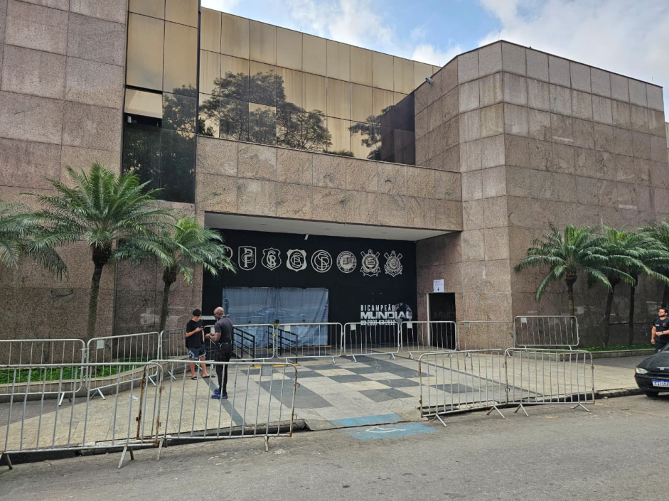 Assembleia do Corinthians: vitalícios acionam justiça para barrar votação