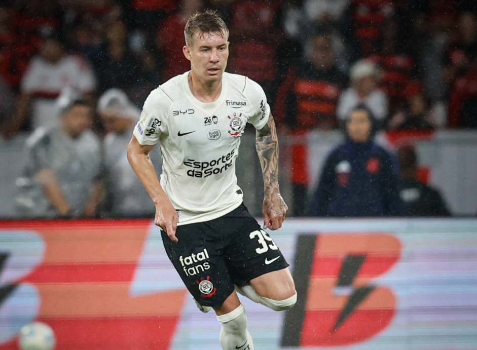 Charles volta a ser titular no Corinthians após mais de cinco meses no banco