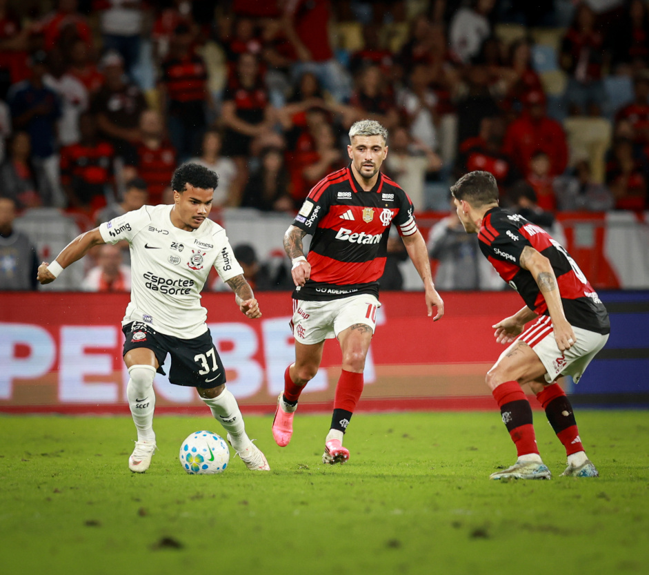 Corinthians acumula cinco derrotas seguidas para o Flamengo no Maracanã