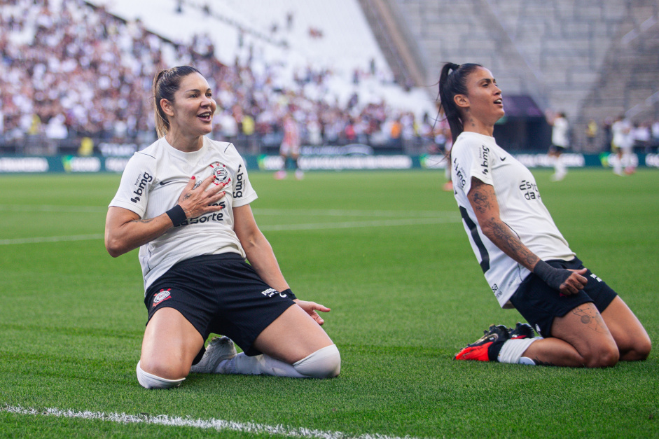 Corinthians Feminino leva sequência de gols para final contra o São Paulo