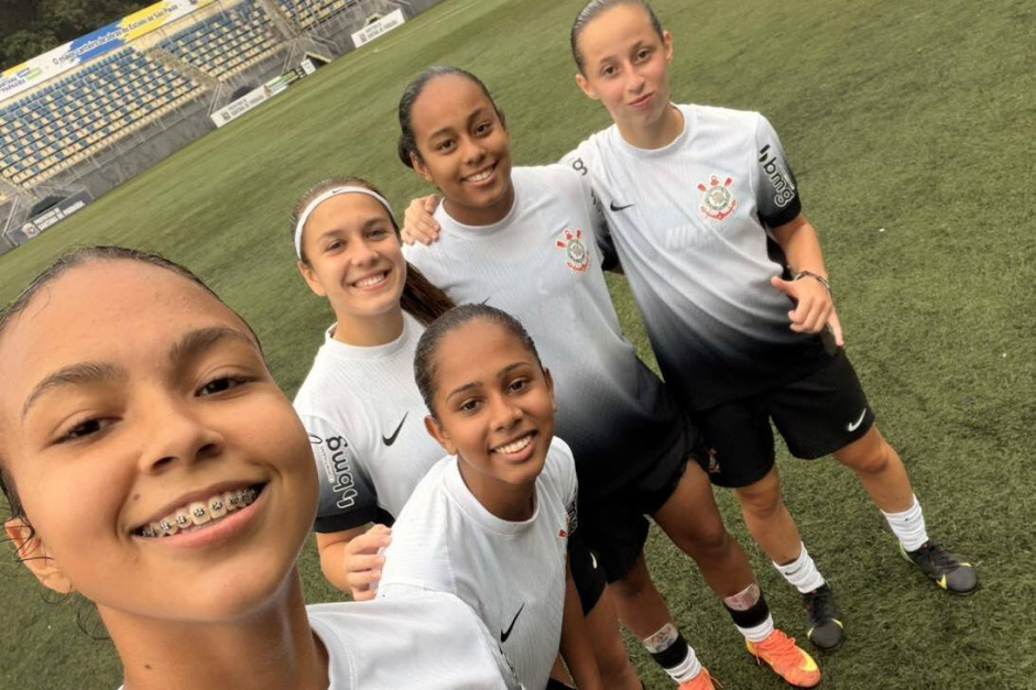 Corinthians feminino Sub-17 goleia o Audax e lidera o Paulista