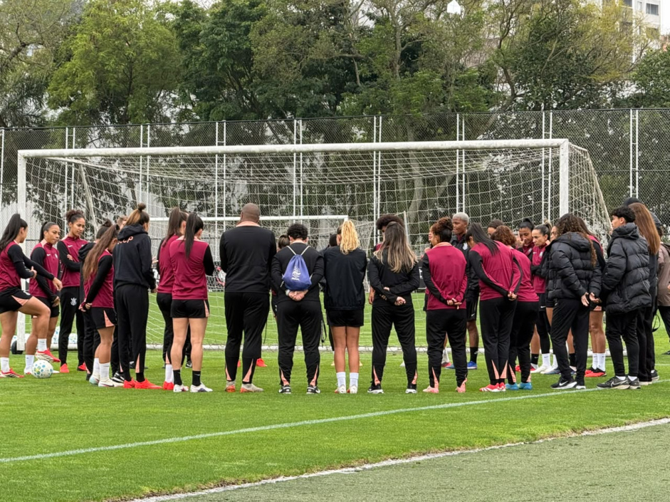 Corinthians Feminino treina com desfalques antes da final