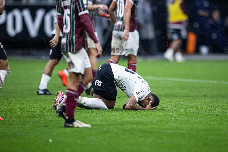 Corinthians fica a três pontos do Z4 após derrota no Brasileirão