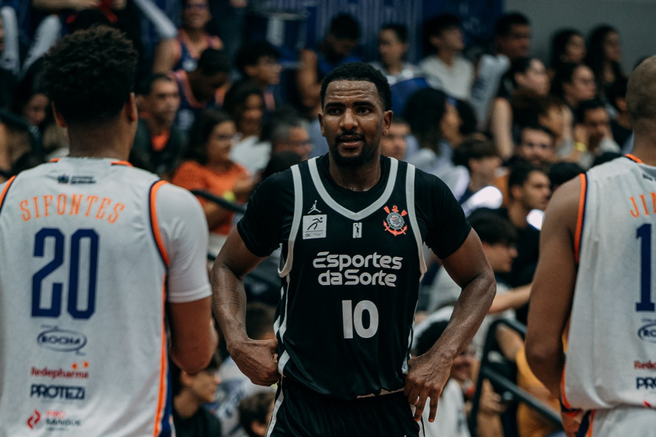 Corinthians perde para o Mogi e larga atrás na semifinal do Paulista