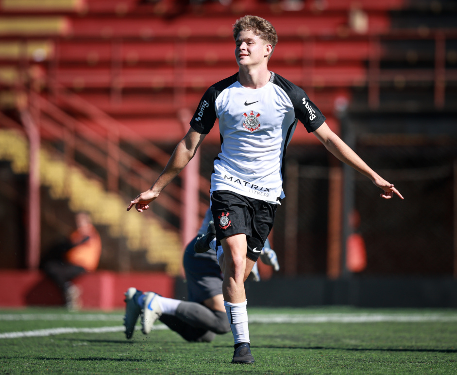 Corinthians Sub-17 bate o Santa Fé e garante vaga no mata-mata do Paulista