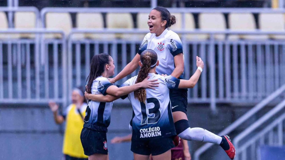 Corinthians Sub-17 chega invicto ao mata-mata do Paulista Feminino