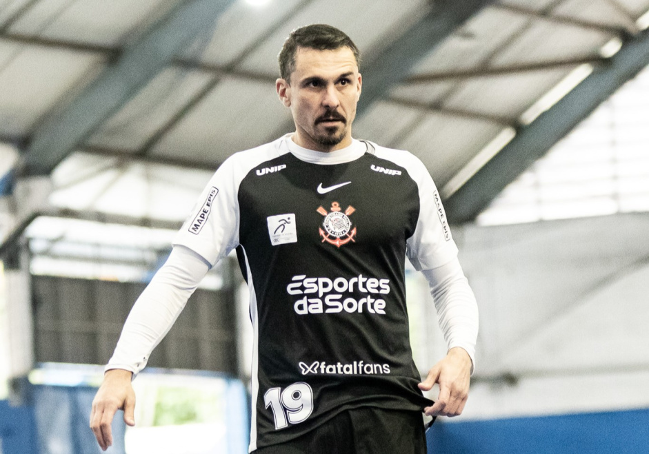 Corinthians vence o Pato e avança às quartas da LNF