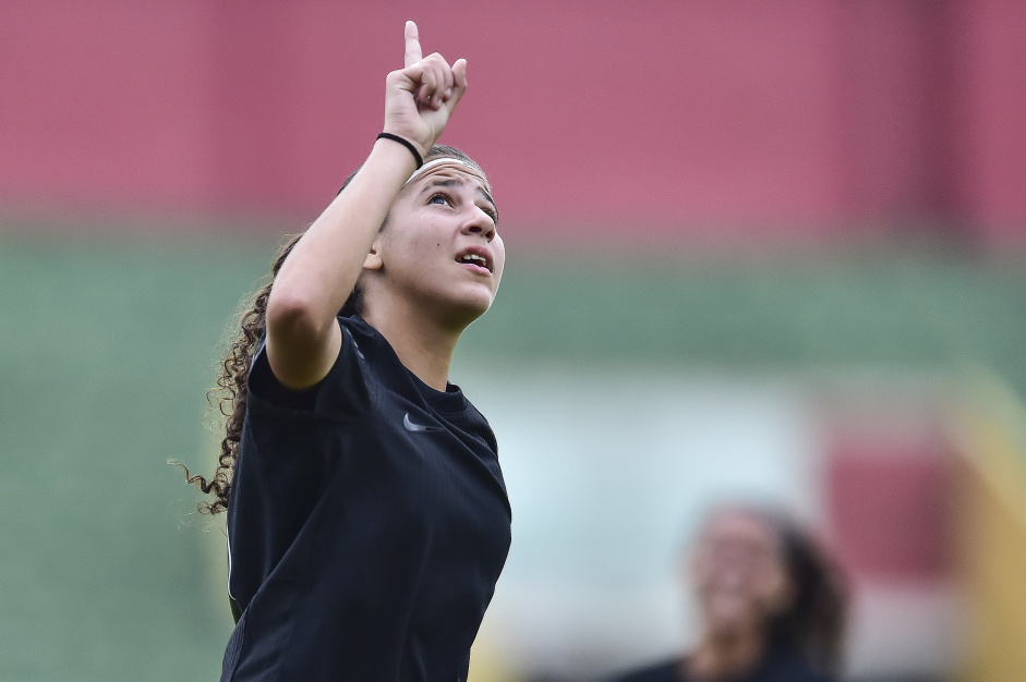 Dulce Maria No Corinthians relembra teste no Parque São Jorge