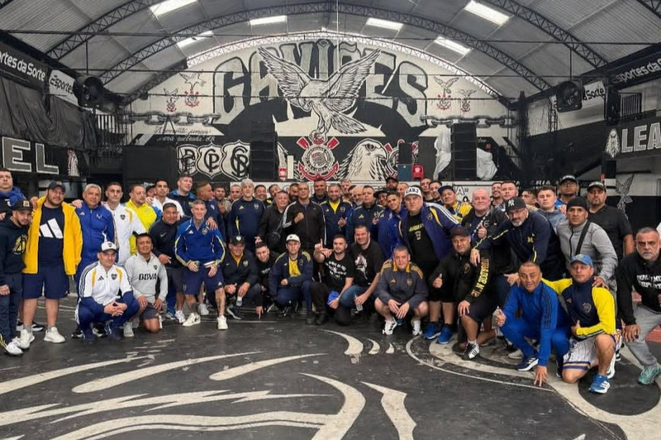 Gaviões da Fiel recebe torcida do Boca Juniors antes de jogo contra rival