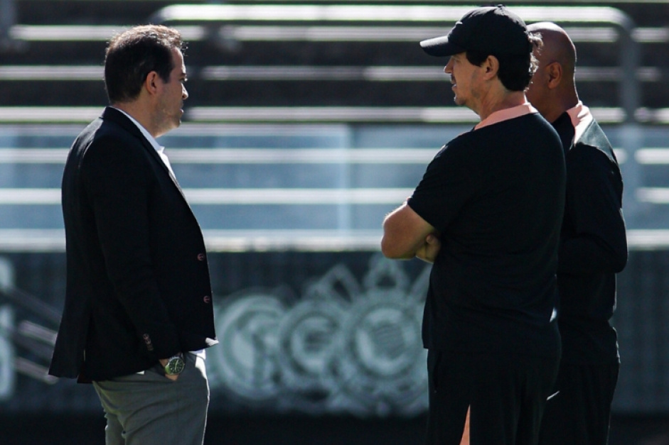 Gramado da Neo Química Arena: dirigente do Corinthians explica falhas