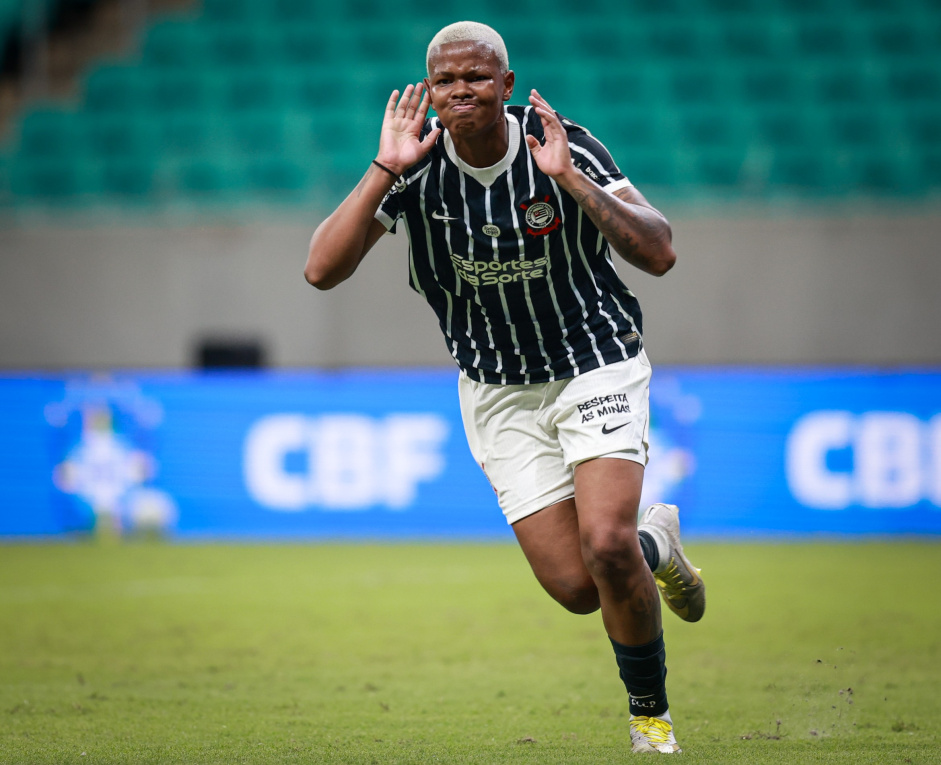 Jhonson no Corinthians feminino: atacante entra no Top 3 da artilharia do ano