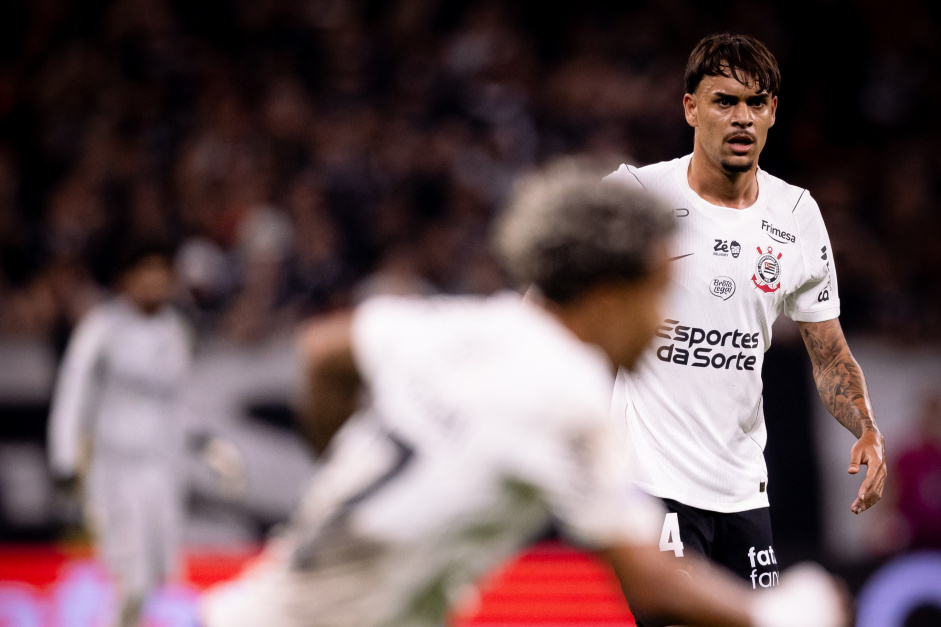 João Pedro Tchoca retoma sequência de titular no Corinthians após um ano