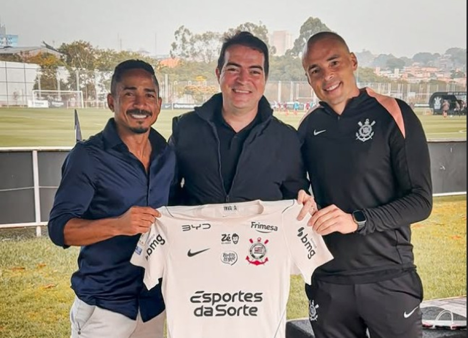 Jorge Henrique no Corinthians: ídolo visita CT antes de decisão