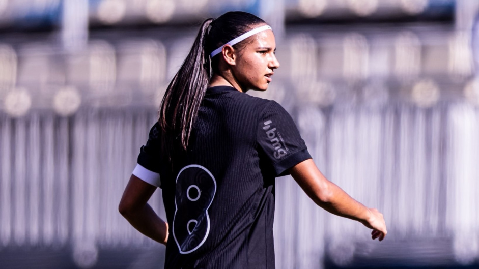 Julia Faria no Corinthians compara Base do Brasil e dos Estados Unidos