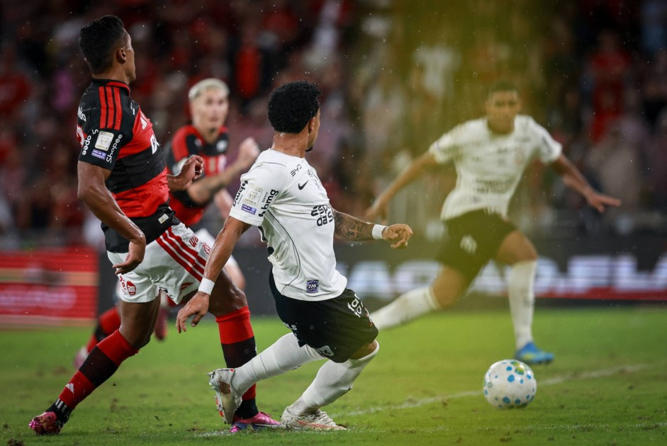 Kaio César entra no pódio de assistências do Corinthians na temporada