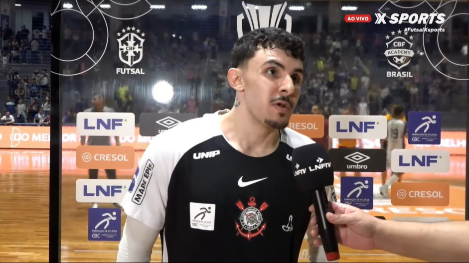 Lucas Martins, do Corinthians, celebra torcida e mira clássico na LNF