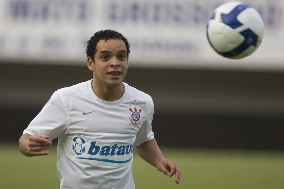 Lulinha no Corinthians relembra pressão ao subir com 16 anos