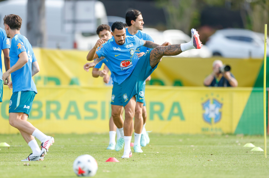 Matheuzinho no Corinthians ganha chance de estrear pelo Brasil