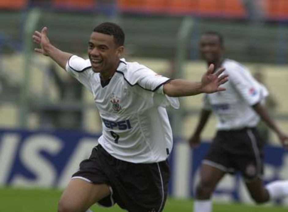 Memphis Depay ganha apoio de Gil, Ex-atacante do Corinthians