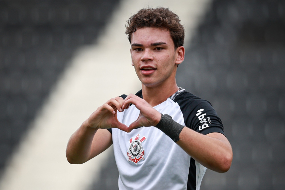 Miguel Moscardo no Corinthians chega a 100 gols na base