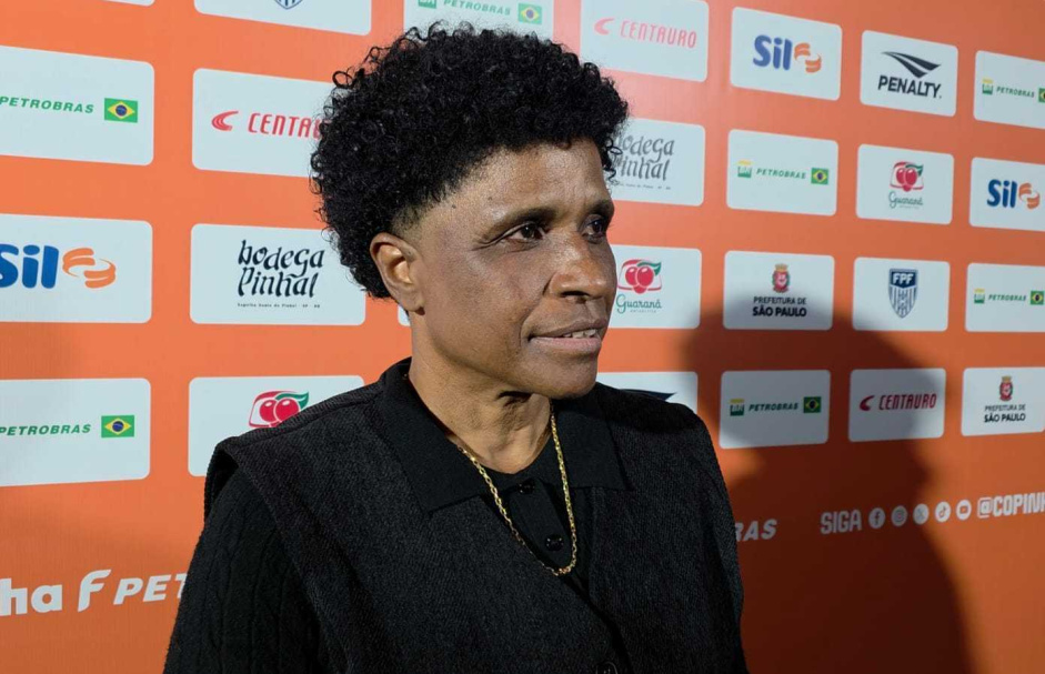 Roseli no Corinthians celebra avanço do Futebol Feminino