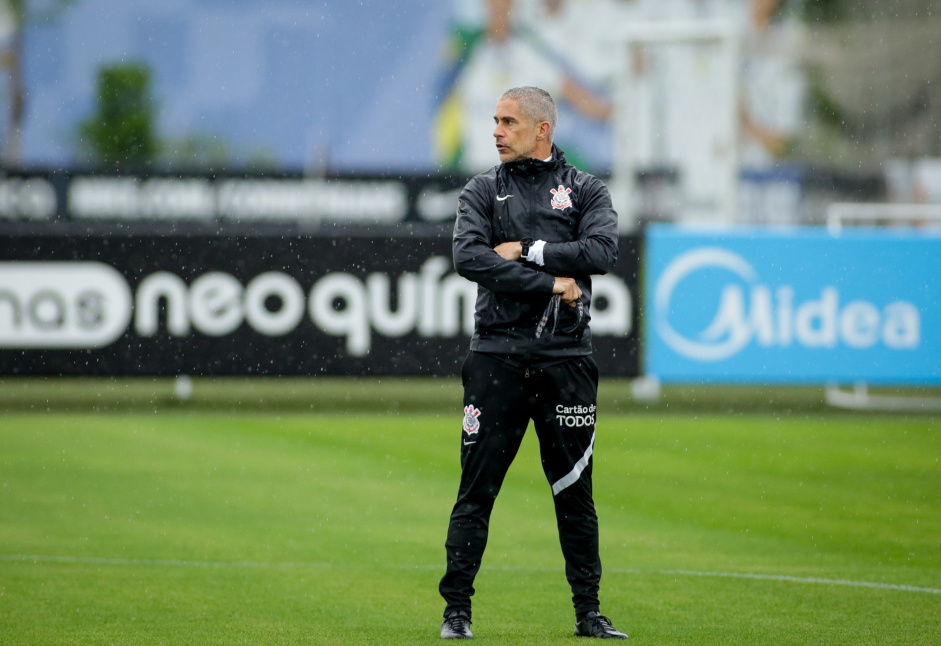 Sylvinho no Corinthians: técnico avalia trabalho e Fala em retorno