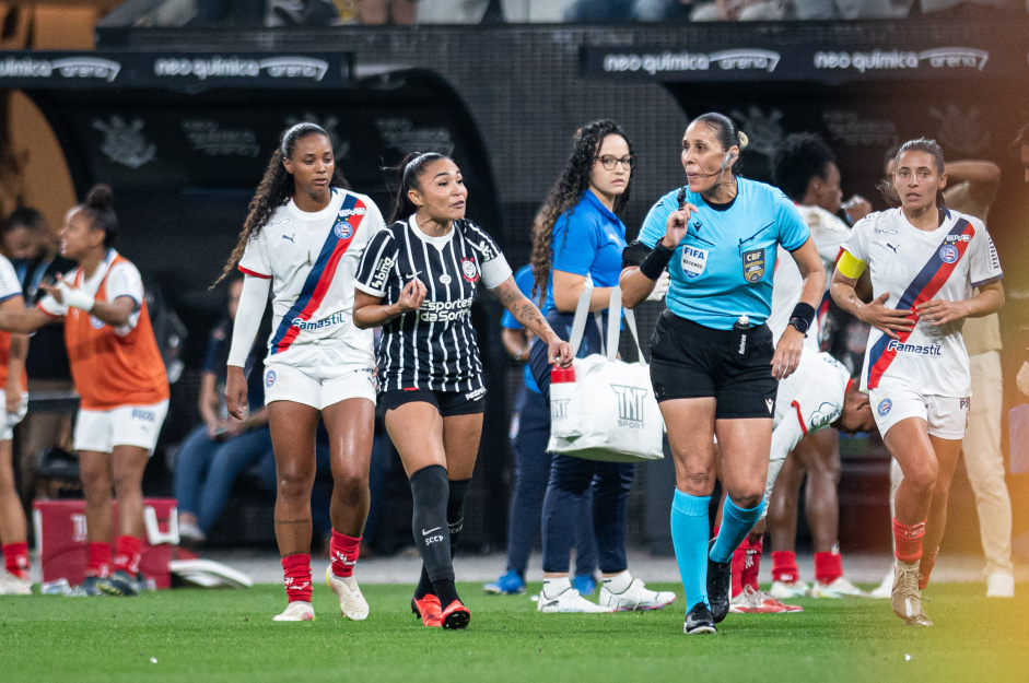 Thaís Regina, do Corinthians, é expulsa após revisão do VAR