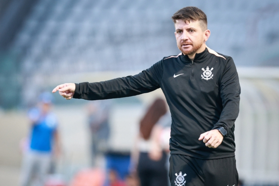 William Batista avalia evolução do Corinthians Sub-20 na temporada