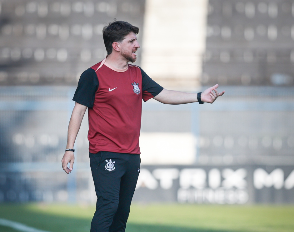 William Batista no Corinthians celebra classificação no Paulista Sub-20